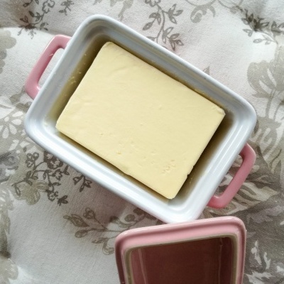 Isabelle Rose Manteigueira rosa com bolinhas