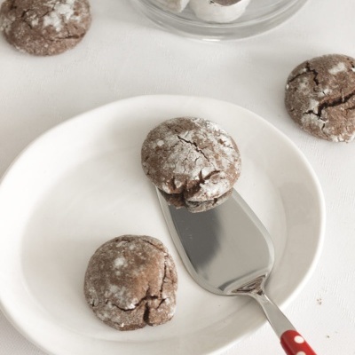 Isabelle Rose Espátula de bolo azul pastel com bolinhas