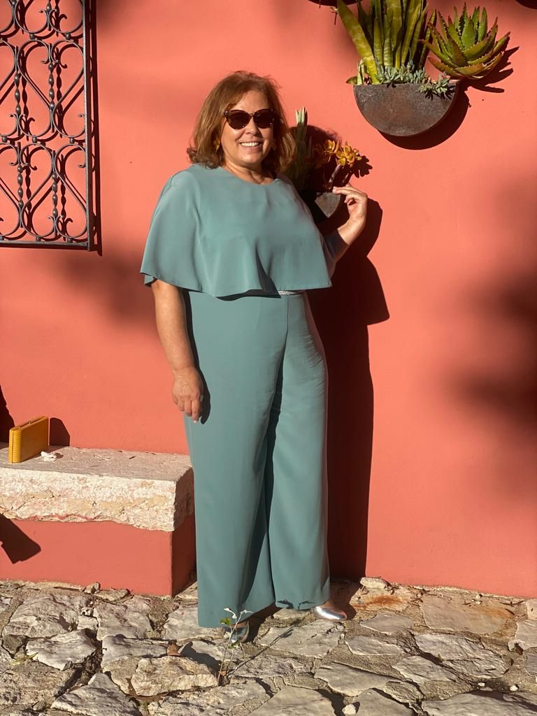 Ana com o seu macacão + capa à medida