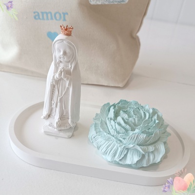 Sra de Fátima com peónia Sra de Fátima com peónia