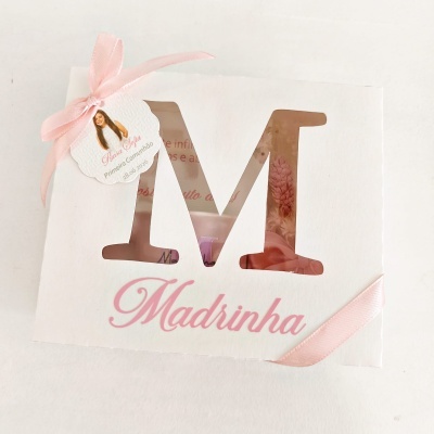 https://www.ensinarteatelier.com/product/caixa-miminho-padrinho-madrinha