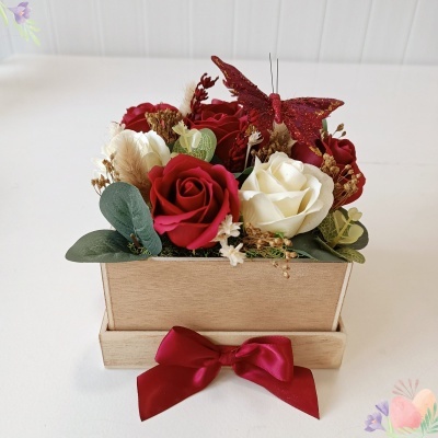 Caixa madeira com flores