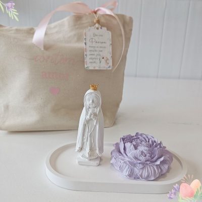 Sra de Fátima com peónia Sra de Fátima com peónia