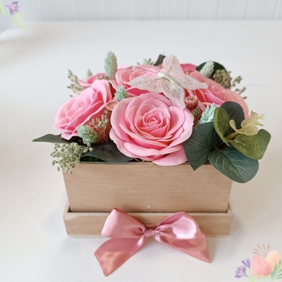 Caixa madeira com flores