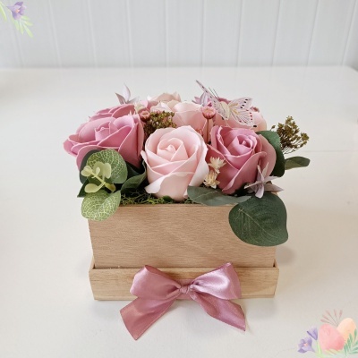 Caixa madeira com flores
