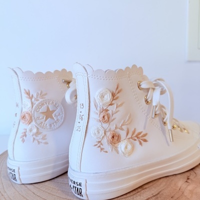 Sapatilhas Bordadas à Mão