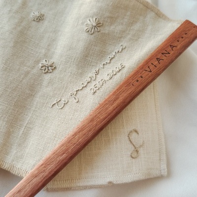 Leques Personalizados Bordados à Mão