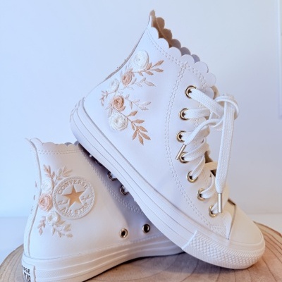 Sapatilhas Bordadas à Mão
