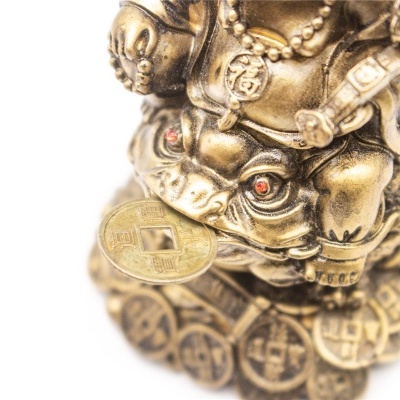 Sapo com Buda Resina Kaeru 6x5x7cm