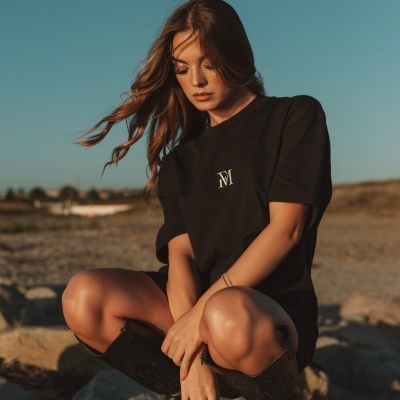 https://www.franciscamarquesbrand.pt/product/black-t-shirt-oversized