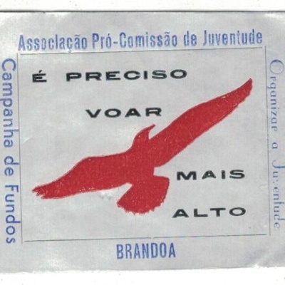 Autocolante - Associação Pró-Comissão de Juventude Brandoa - Campanha de Fundos - É Preciso Voar Mais Alto