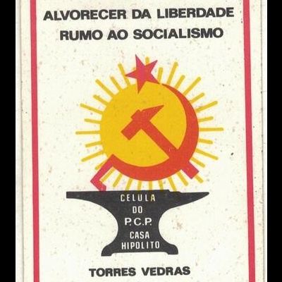 Autocolante - Alvorecer da Liberdade Rumo ao Socialismo - Célula do P.C.P. Casa Hipólito Torres Vedras