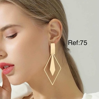 75 Brincos Bandeira