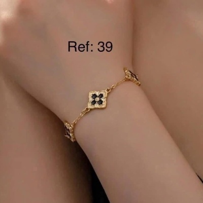 39 Pulseira Trevo Negro