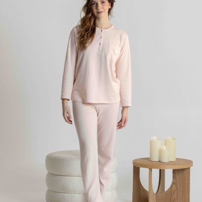 Pijama de senhora MIRA cardado e com detalhes no tecido