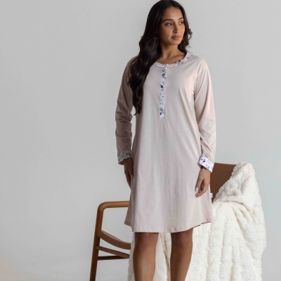 Camiseiro de senhora MIRA de meia estação com padrão floral