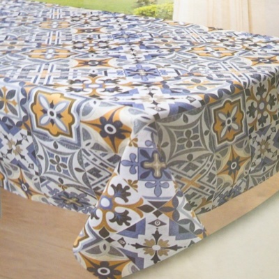 Toalha de mesa anti-nódoas (desenhos variados)