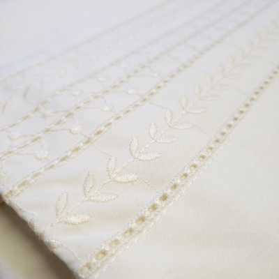 Jogo de Cama Bordado "Jardim de Algodão"