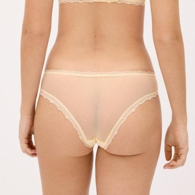 Cueca brasileira com renda