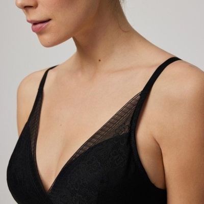 Sutiã acolchoado triangular de renda sem aros "Amélia"