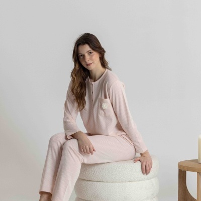 Pijama de senhora MIRA cardado e com detalhes no tecido