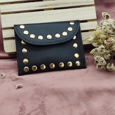 Porta-moedas em Pele com Tachas