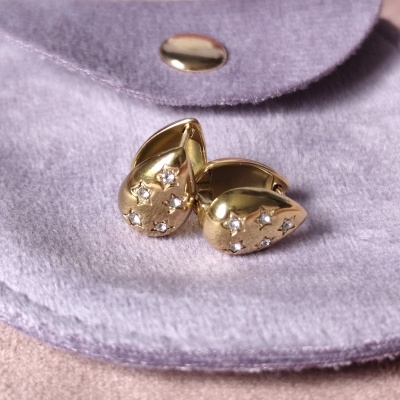 Brincos Lágrima com Estrelinhas