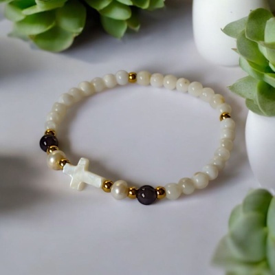 Pulseira com Cruz em Madrepérola