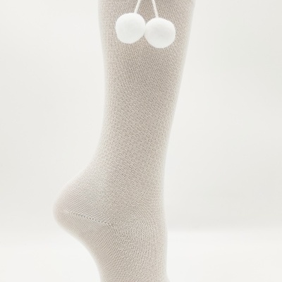 Meia Ponto Arroz Marfim com pompom