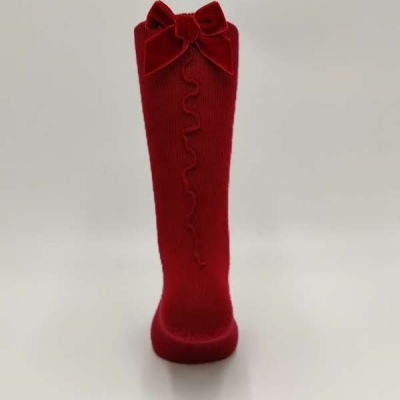 Meia joelho rolinho com laço de veludo cereja