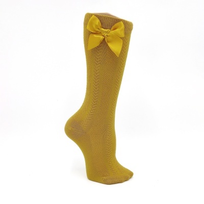 Meia joelho espinha com laço cetim mostarda