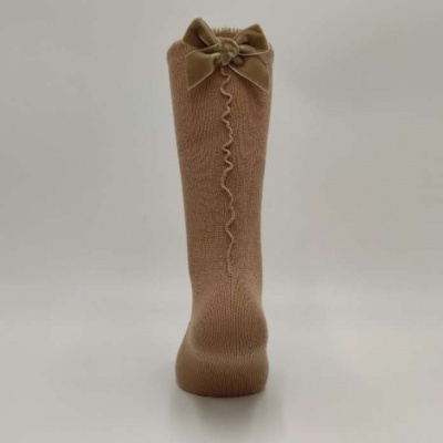 Meia joelho rolinho com laço de veludo bege