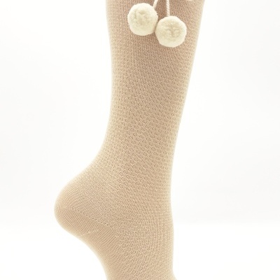 Meia Ponto Arroz Bege com pompom