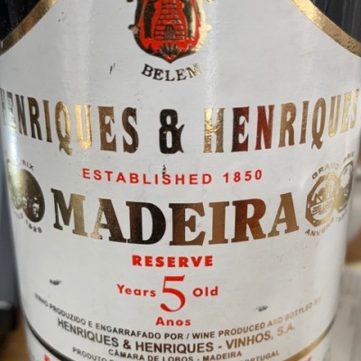 Henriques & Henriques finest medium dry 5 anos 75cl Henriques & Henriques finest medium dry 5 anos 75cl