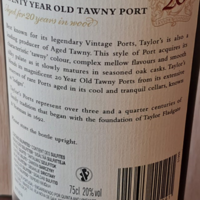 Taylor's 20 anos Tawny