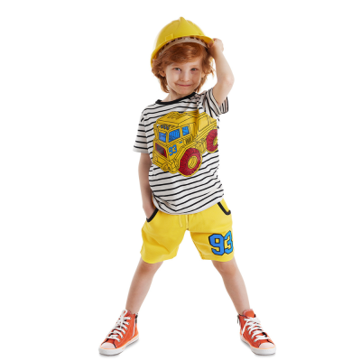 Conjunto de Calções Amarelo e T´shert de Riscas