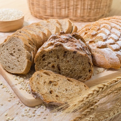 Tábua de Cortar Pão em Madeira de Bambu 25x32 cm