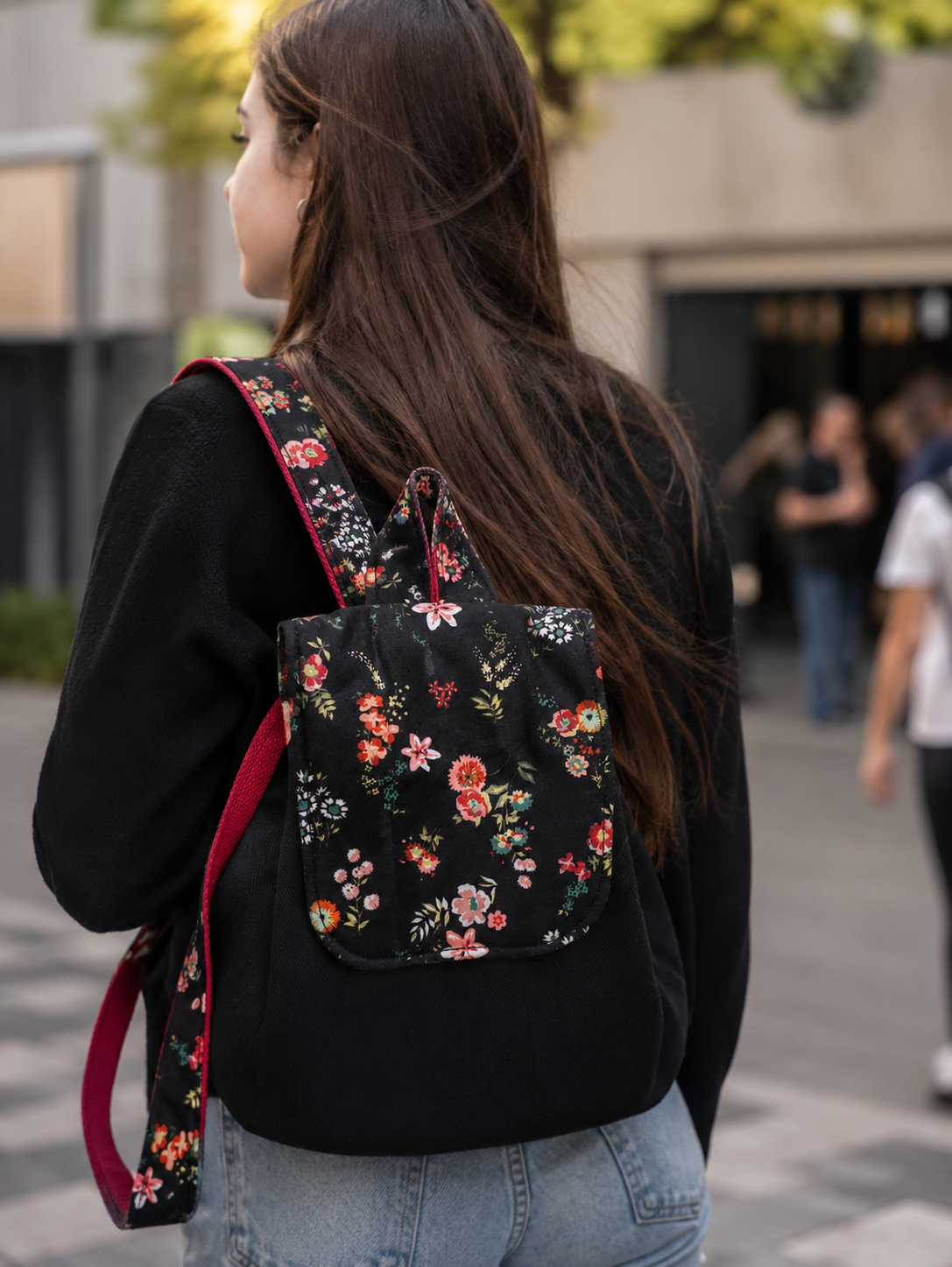 Mini Mochila -  Floral Preta