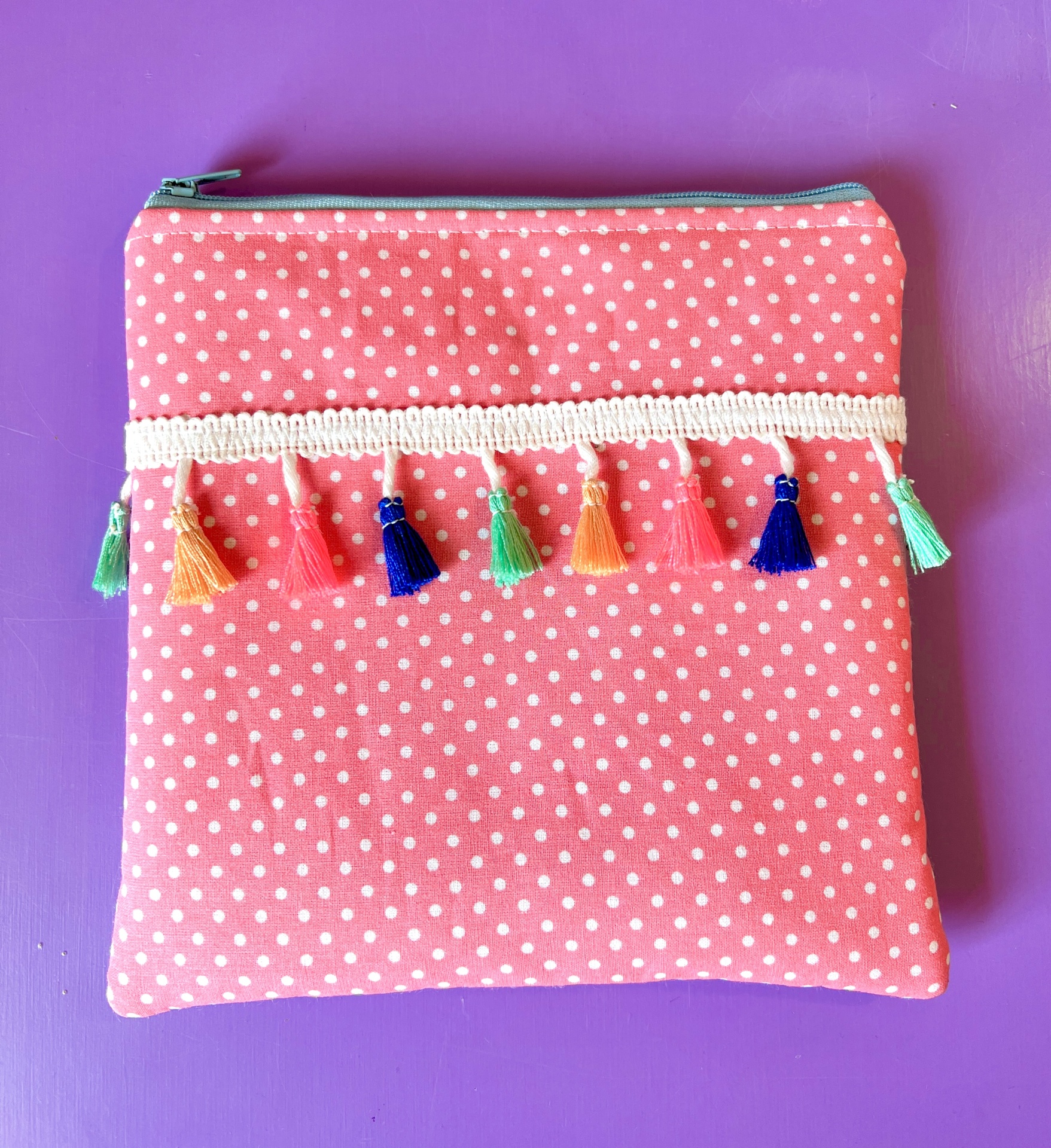 Nécessaire com Tassels Coloridos