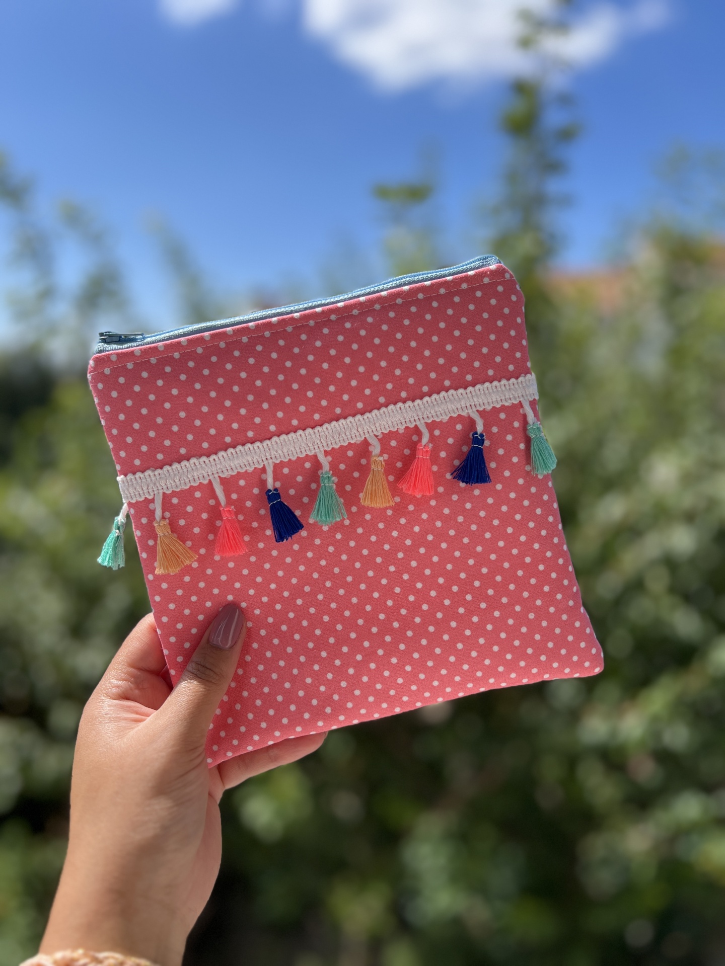 Nécessaire com Tassels Coloridos