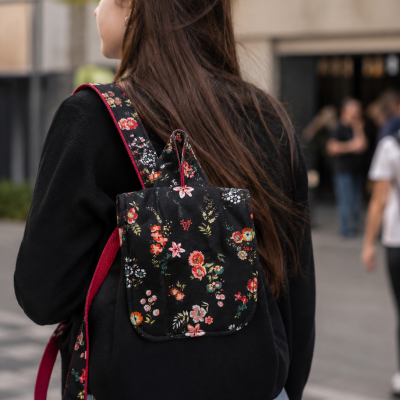 Mini Mochila -  Floral Preta