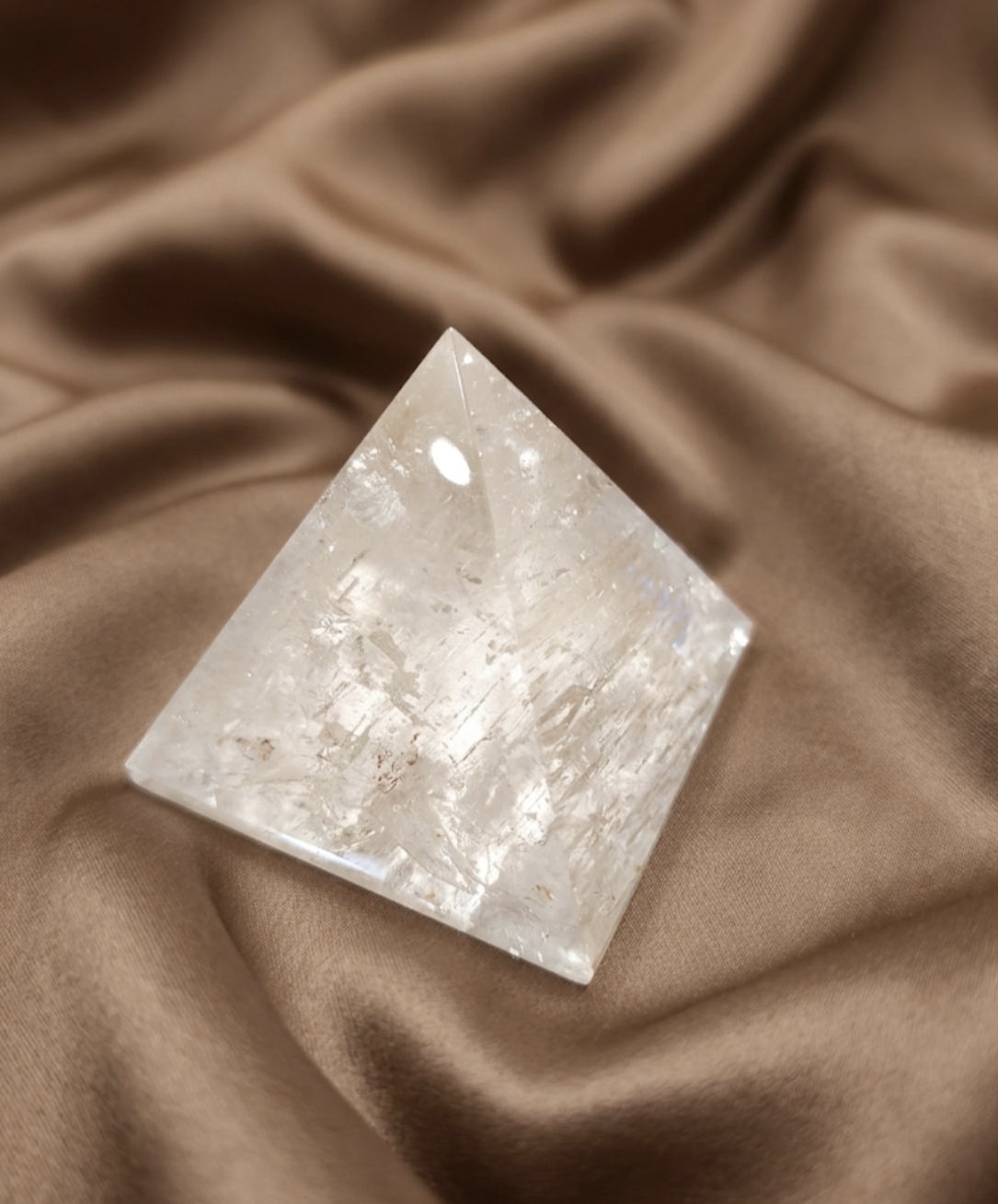 Pirâmide Quartzo Cristal (70x70mm)