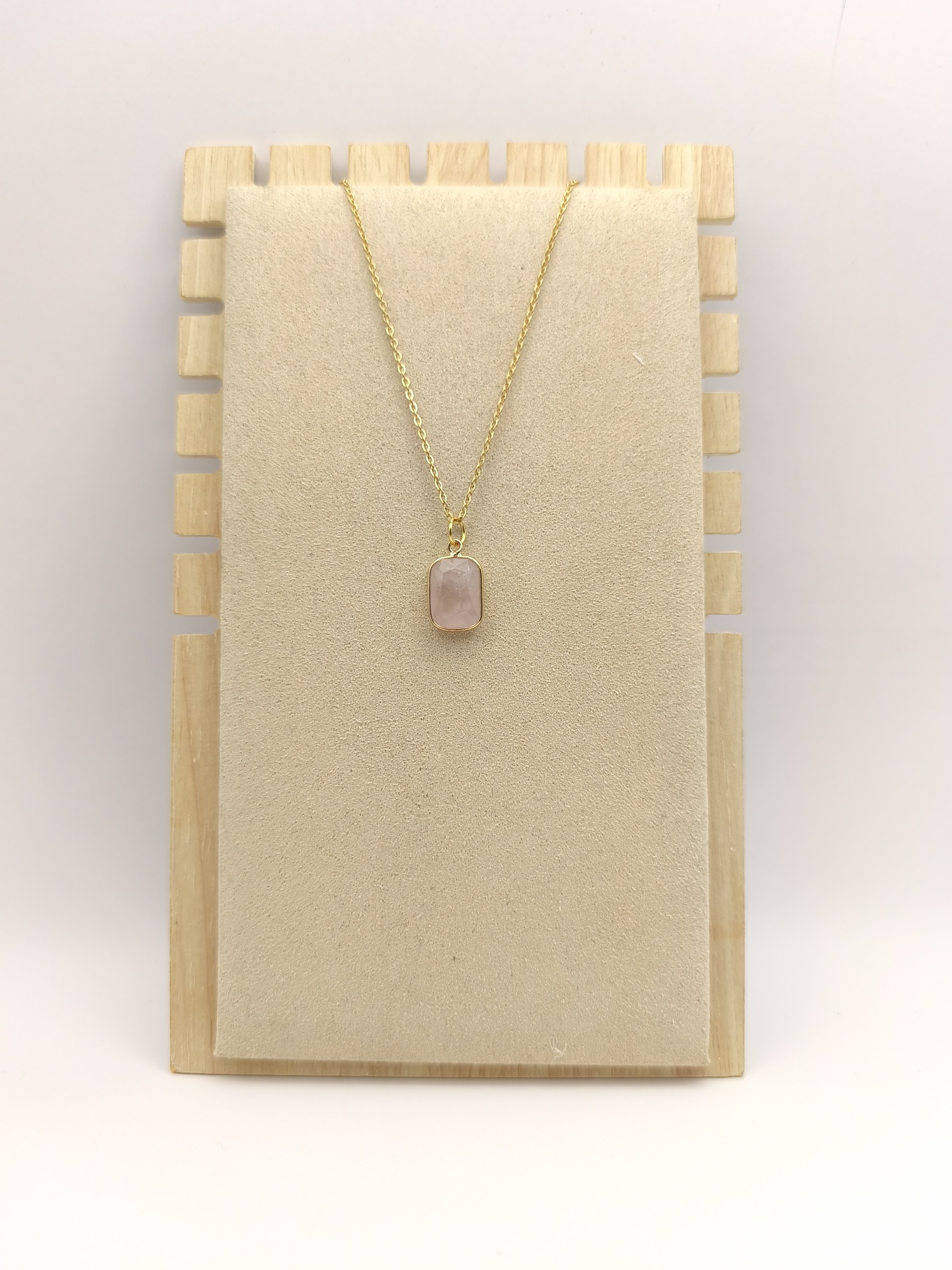 Colar de aço com pingente quartzo rosa