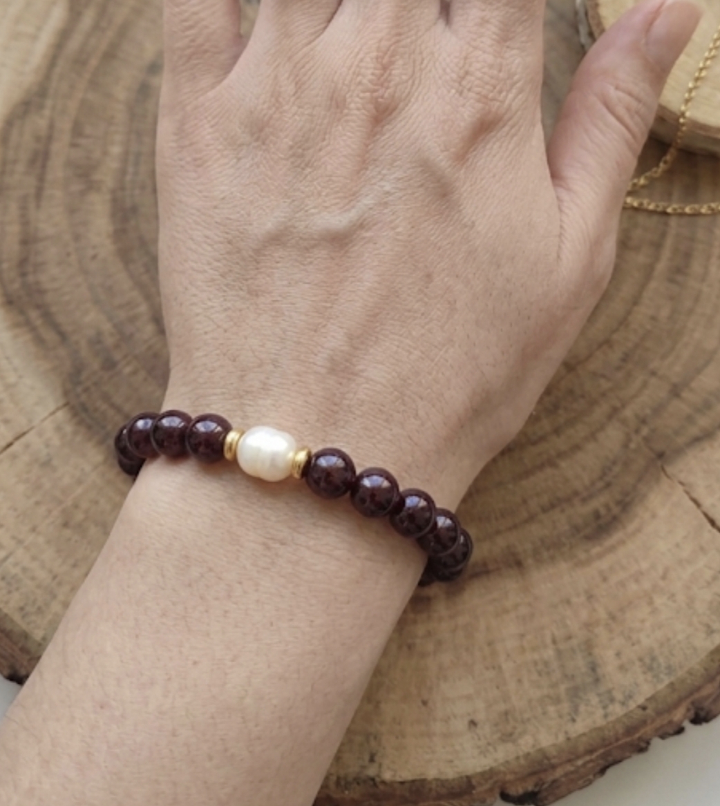 Pulseira de granada com pérola