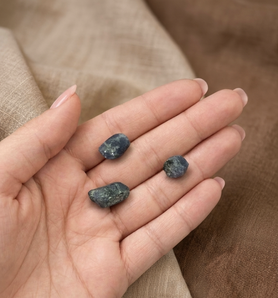 Safira em bruto (0.8 a 1 cms)