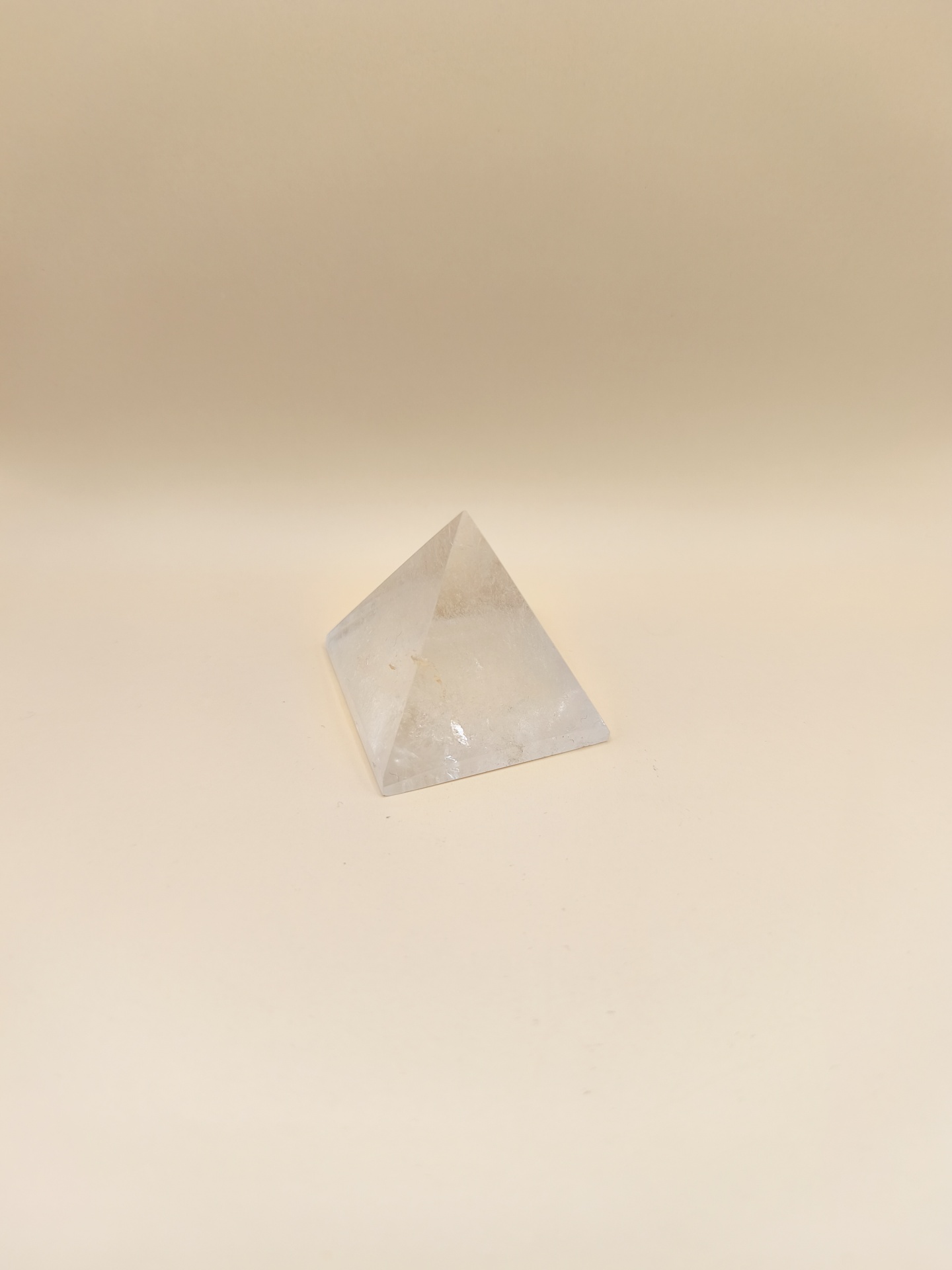 Pirâmide Quartzo Cristal (40x40mm)