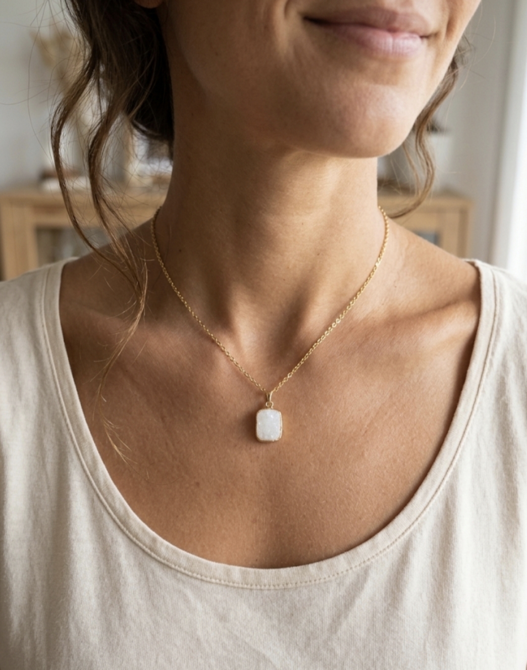 Colar de aço com pingente quartzo cristal