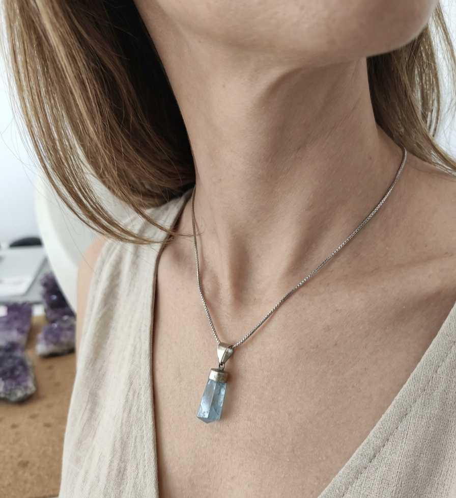 Colar Fluorite Arco Íris (Fio Aço)