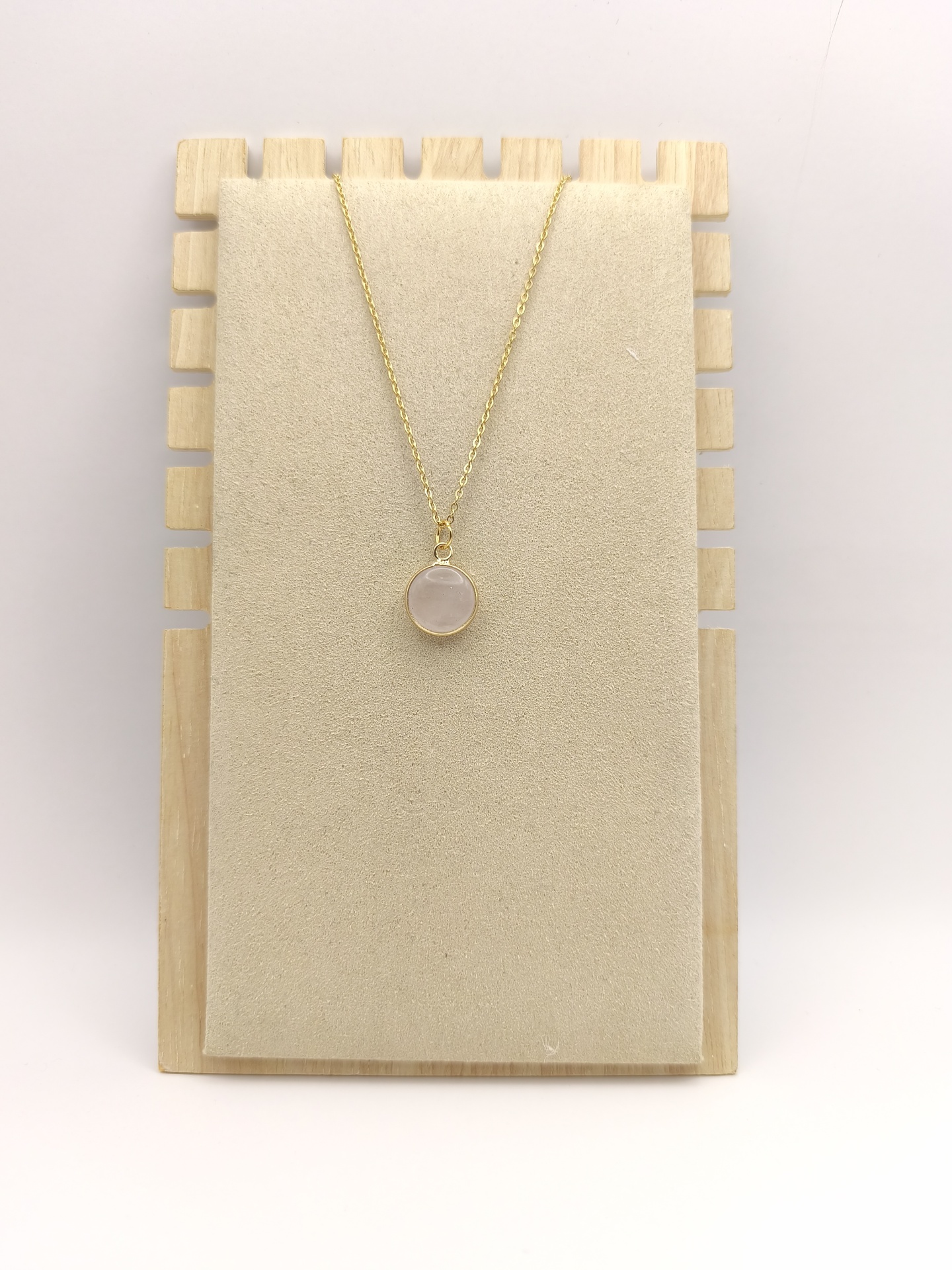 Colar de aço com pingente quartzo rosa