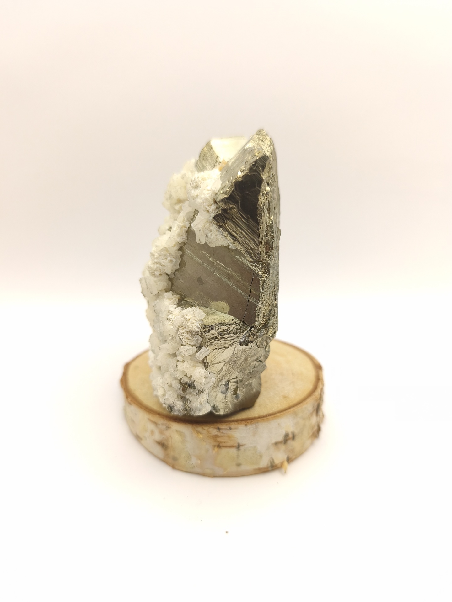 Pirite com calcite (1200g) (110x110x40 mm)